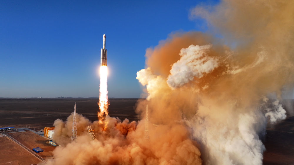 2026年3月30日，力箭二号遥一运载火箭在东风商业航天创新试验区发射升空，将搭载的新征程01卫星、新征程02卫星和天视卫星01星共3颗卫星顺利送入预定轨道，飞行试验任务取得圆满成功。新华社发（汪江波 摄）