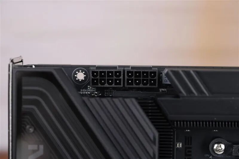 AMD X3D最强优化!七彩虹iGame X870E Vulcan OC V14火神主板评测:专属优化 温度更低性能更强