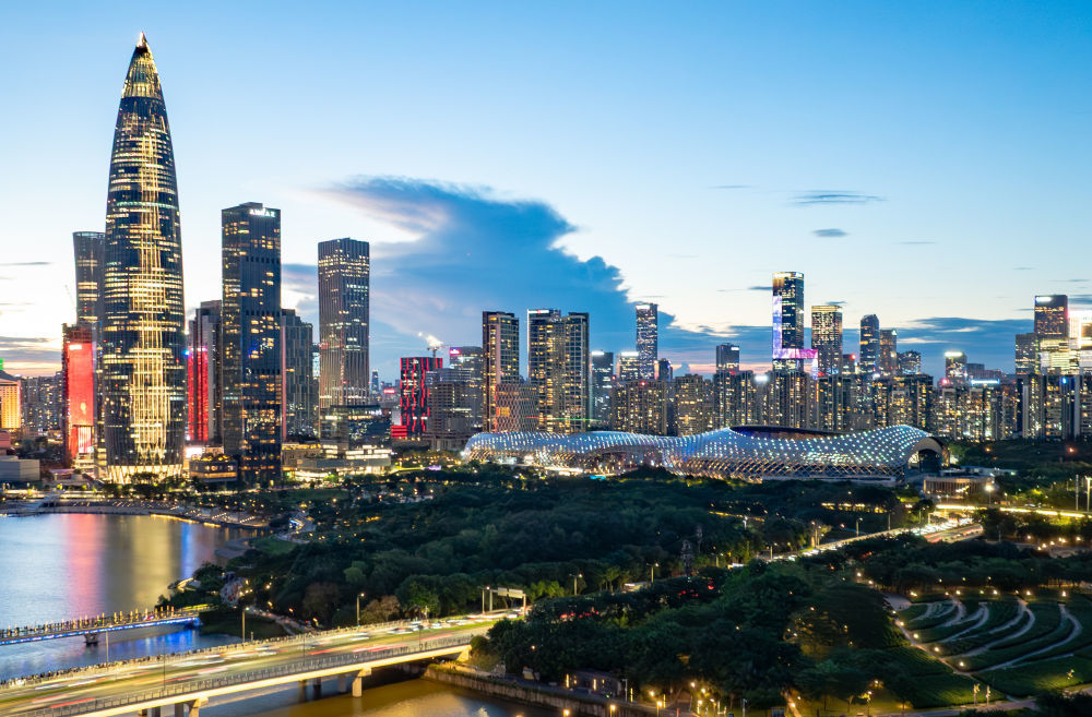 这是位于广东省深圳市南山区的深圳湾体育中心以及周边建筑（2025年6月25日摄，无人机照片）。