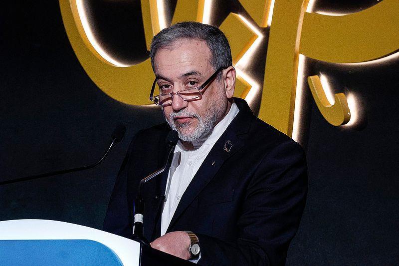 △当地时间2月7日，阿拉格齐在卡塔尔多哈发表讲话。