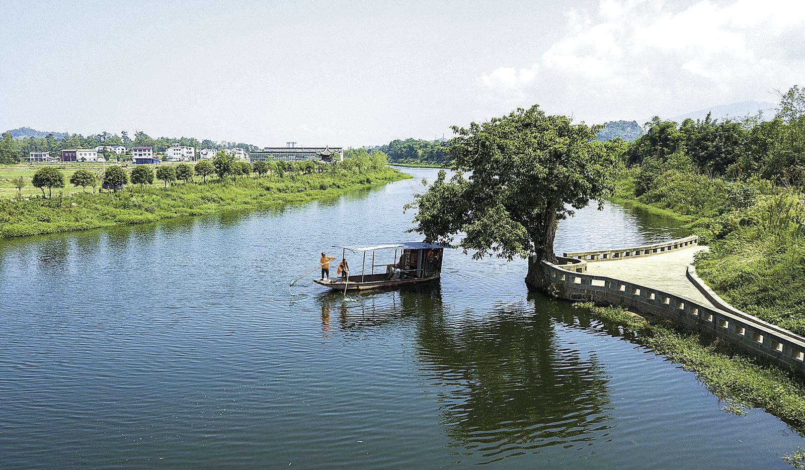 长江一级支流龙溪河（梁平区云龙段）上的清漂人。重庆市水利局供图