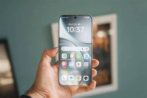 OPPO Find X9 Ultra四月见:首发史上最强10倍光变 机圈望远镜