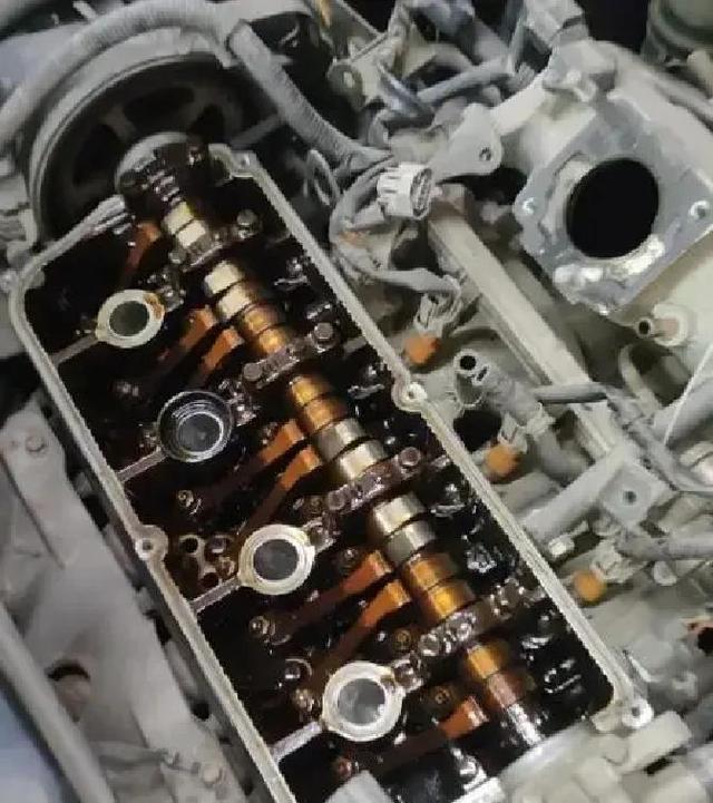 爆胎前并非毫无征兆!车上出现这4种情况要立即停车检查-有驾