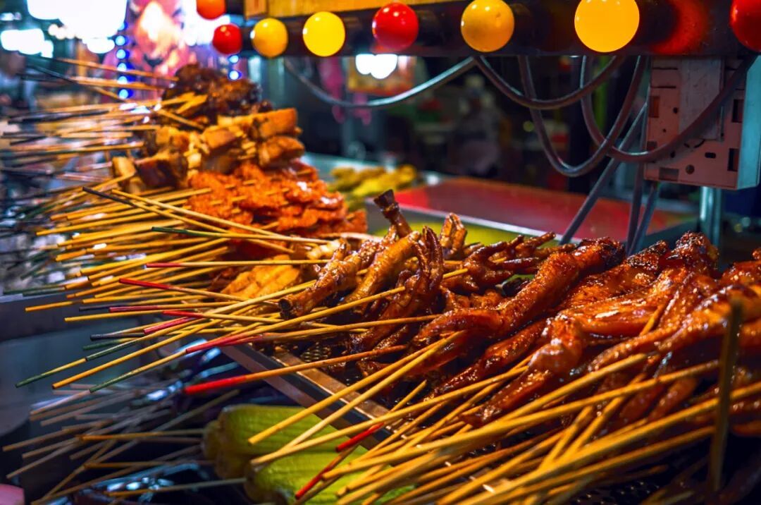 摄图网_701792791_夜市烧烤摊油亮烧烤食材特_(企业商用).jpg