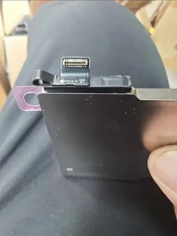 祖传27W将延续!iPhone 18 Pro Max电池谍照流出:苹果就给了5400mAh