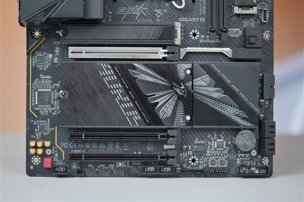 5个M.2插槽堆满！技嘉Z890 AORUS ELITE DUO X主板图赏