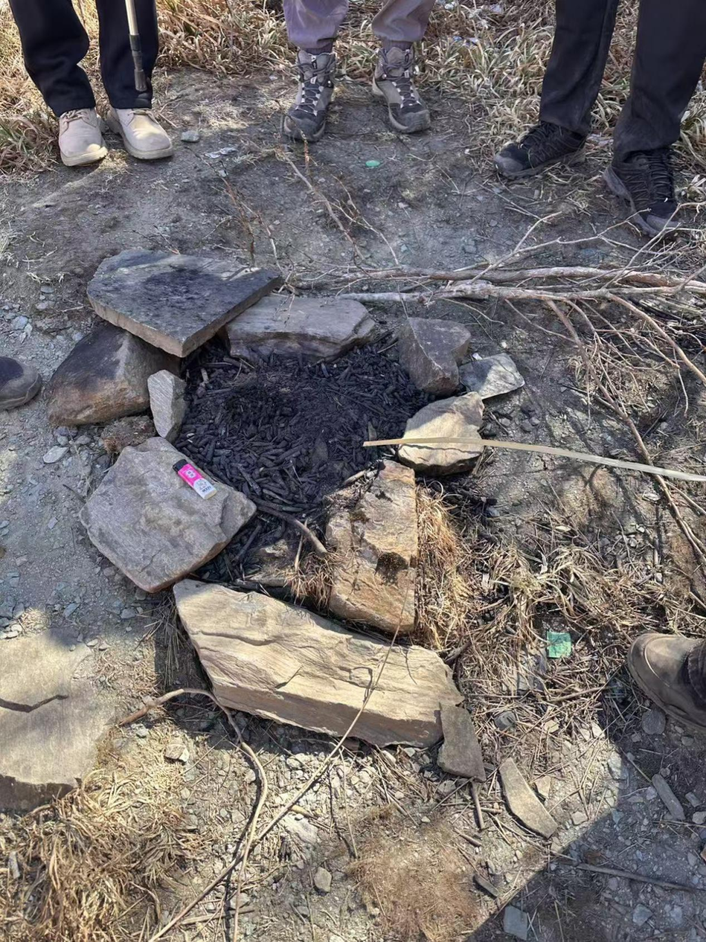 发现野外用火痕迹