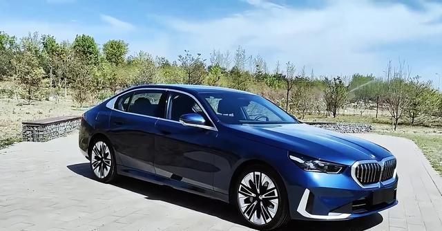 手持四十万十大正规体育平台入口,开完良马530再换蔚来ET7,才懂两者差距已不在一个线索!-有驾