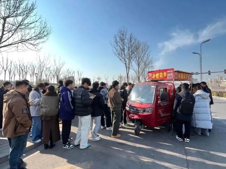 千笔楼|这些小本生意的普通人,为何让我们感动?