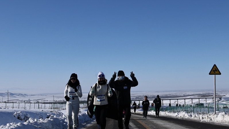 2026年额敏县“也迷里杯”雪地欢乐跑燃情开赛 （央广网发 朱芹 摄）