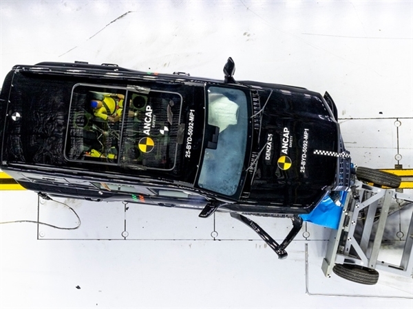 方程豹豹5拿下澳洲5星安全评级 结果因太硬撞飞测试车反被扣8分