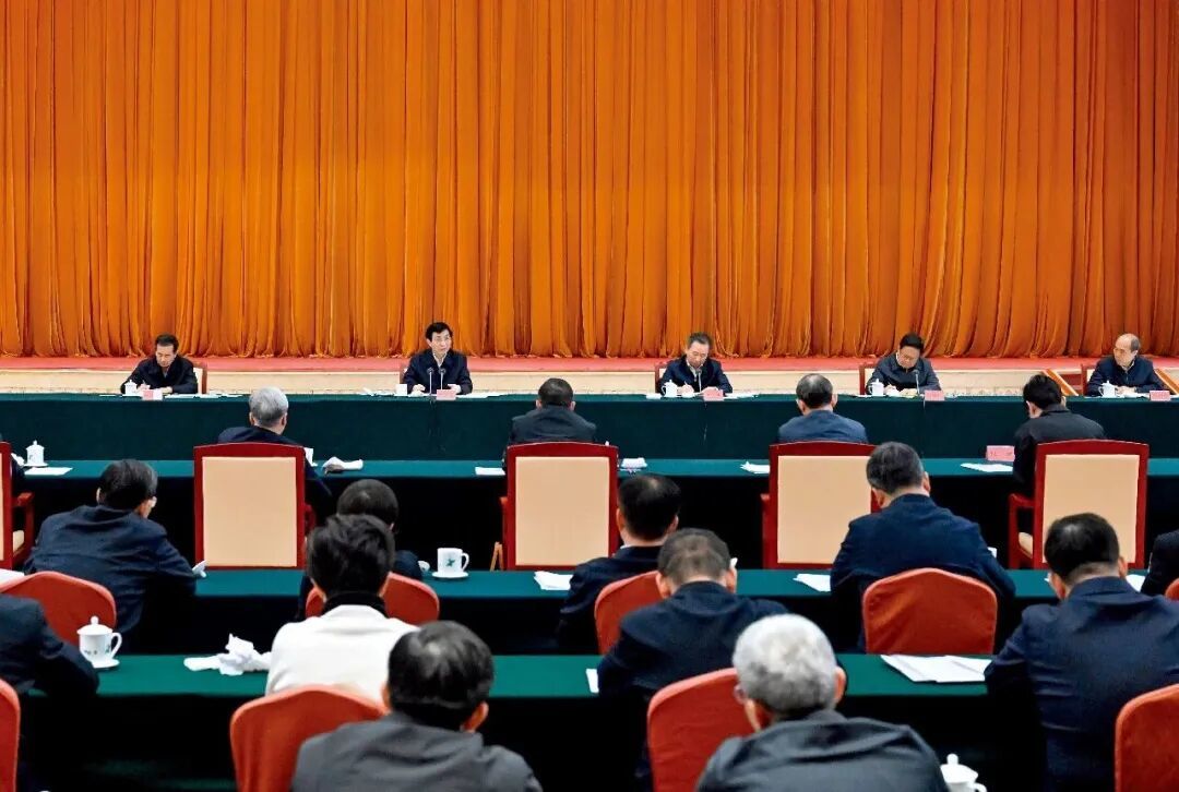 2025日,各民主党派中央、无党派人士长江生态环境保护民主监督工作座谈会在北京召开。中共中央政治局常委、全国政协主席王沪宁出席并讲话。图/新华