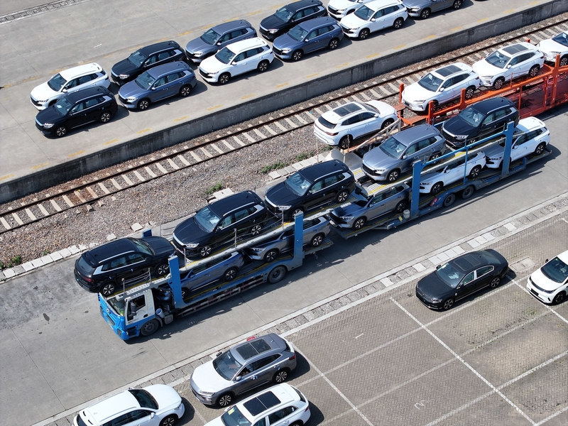 2025年4月18日,中欧班列上海号首次开通新能源汽车专列,驶往德国杜伊斯堡。东方IC