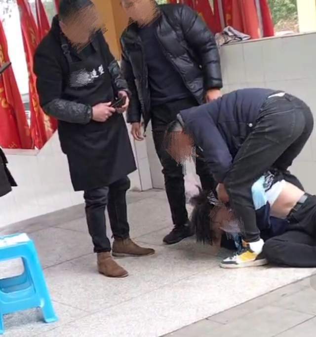 学生被按地剪头,县教委:老师未打人,当时只是想把他拉起来