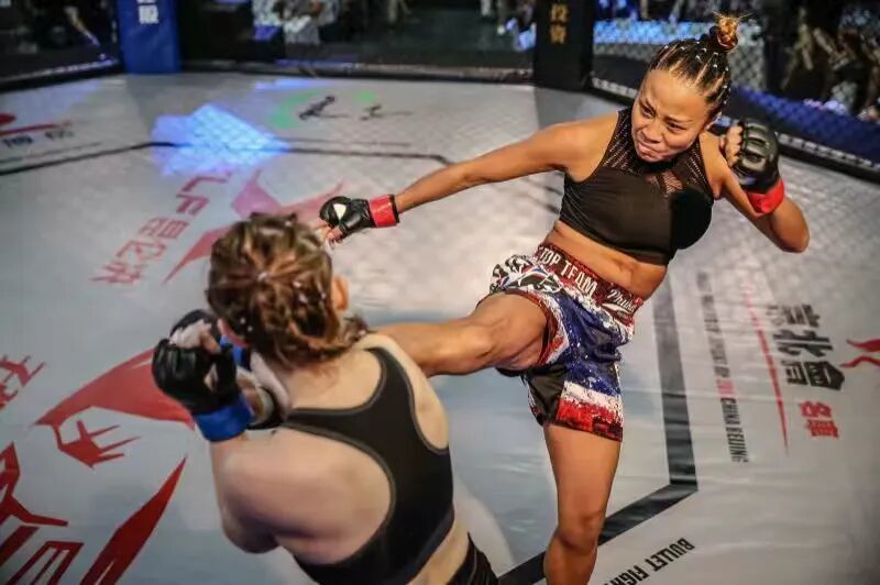 丁苗过往出战综合格斗赛事 图/受访人提供