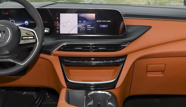 之前我一直开一台紧凑级 SUV，单身的时候用着挺顺手，通勤代步、周末出游都能应付-有驾