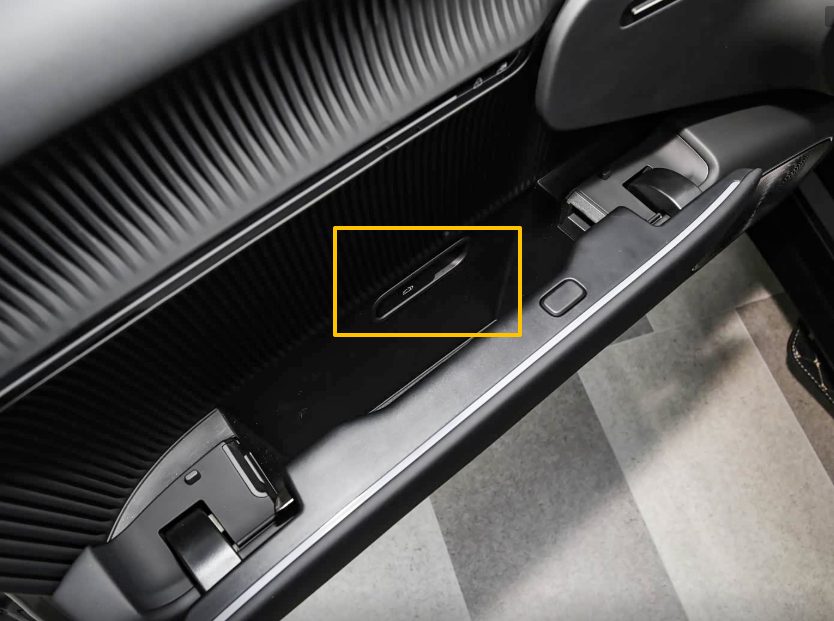 着火了乘客不会开门,得怪车企乱学特斯拉?