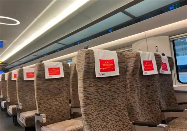 旅客称高铁二氧化碳超标 12306回应：会实时换气