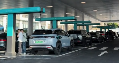 比亚迪坪山总部加油站开业:业务火爆 尽力进程超传统油站