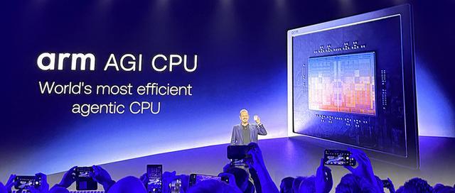 起猛了!Arm推出首个自研CPU,黄仁勋贴大脸发言