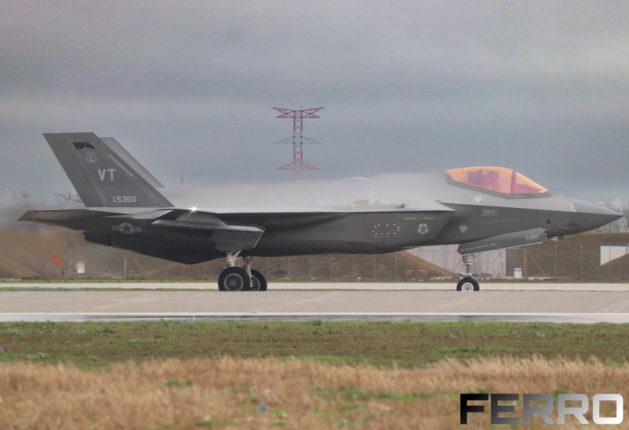 在西班牙莫隆空军基地着陆的F-35A战机 航空摄影师伊桑·费罗(Ethan Ferro)