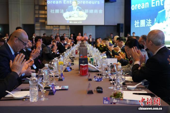 2025年12月5日晚间，“韩国华商之夜”活动在首尔举行。图为活动现场。韩国中华总商会 供图