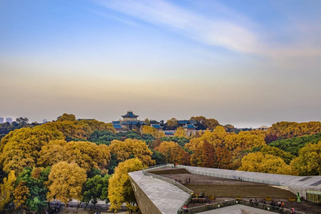 摄图网_500747561_秋天的武汉大学(企业商用) (1).jpg