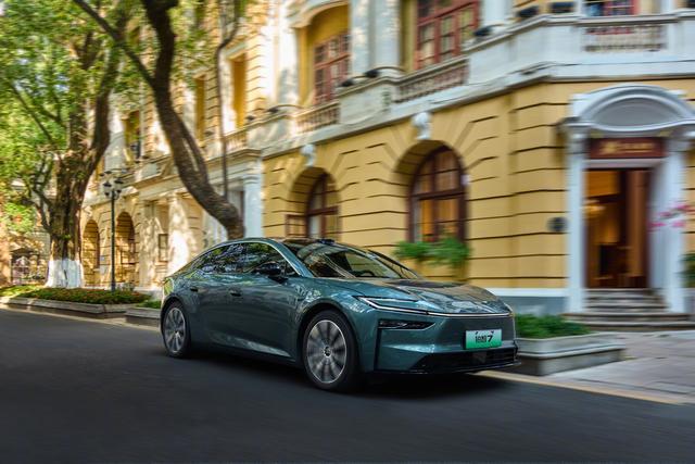 广汽丰田铂智7定档3月29日上市,搭载鸿蒙座舱、Momenta智驾