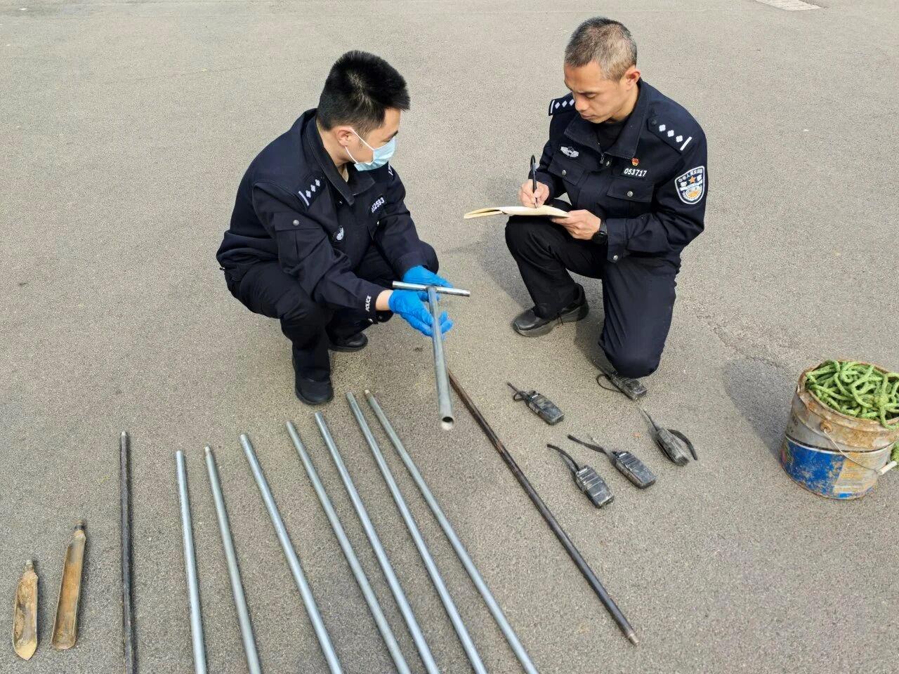 △图为民警查获的作案器用