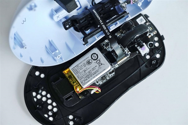 39g无打孔+原生双8K!雷柏VT0 Air MAX / VT3s Air MAX鼠标评测:轻到飞起还快到极致