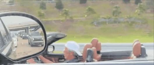 一名神似爱泼斯坦的男子开着敞篷车的视频在网络热传