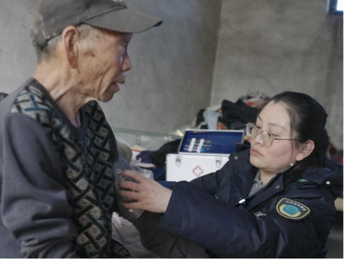 一个村医坚守25年的三本账丨新春走基层