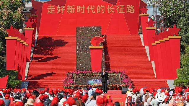 一级演员张凯丽带来讲述《微光成焰》,讲述闽西红军动人故事。人民网记者 李昌乾摄