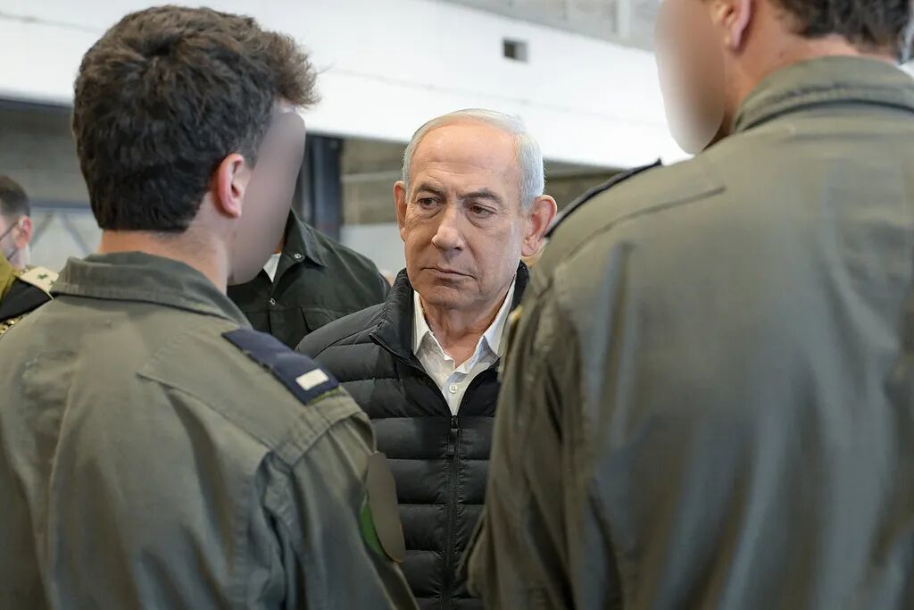 当地时间2026年3月3日,内塔尼亚胡在以色列帕尔马奇姆空军基地。图/视觉中国