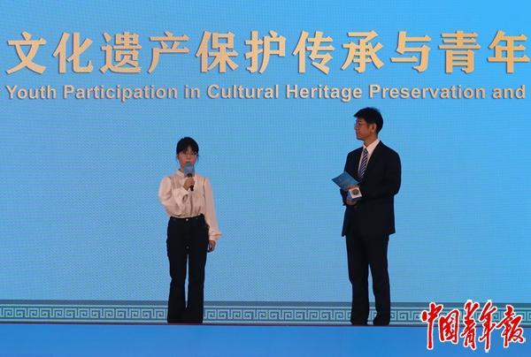 9月23日，论坛上，敦煌研究院考古研究所青年科研人员钟芳蓉（左）与首都博物馆馆长郭京宁对谈。中青报&middot;中青网记者 陈剑/摄