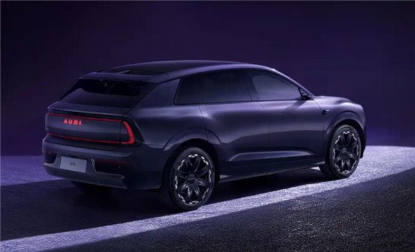 最具未来感的奥迪SUV来了！E7X量产版实车曝光：最大续航751km