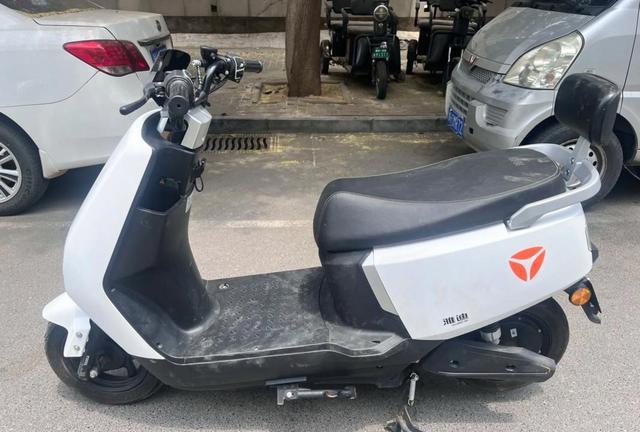 最近车市跟疯了似的拼命降价，原来是工信部新文件划定电池安全和油车税费红线，风向彻底转变车企被迫清库存自救-有驾