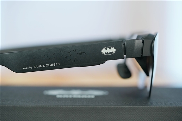 口袋里的135英寸HDR巨幕！雷鸟Air 4 Pro蝙蝠侠图赏