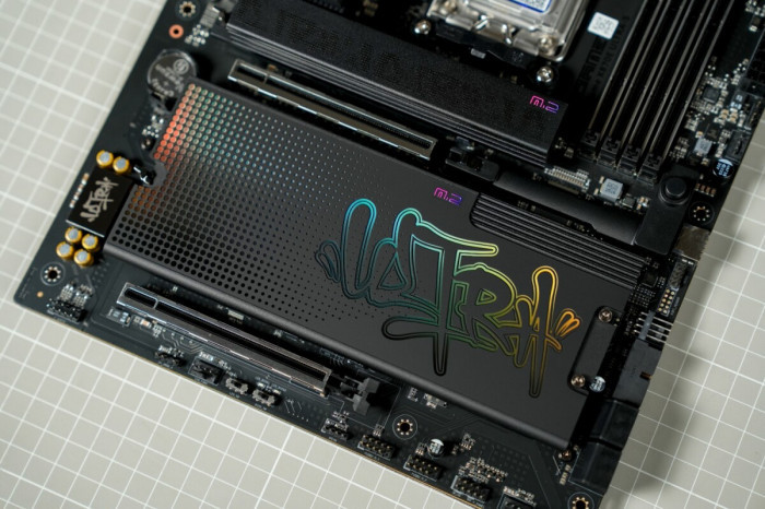潮流旗舰展现全能实力 iGame X870E ULTRA-S V14主板体验