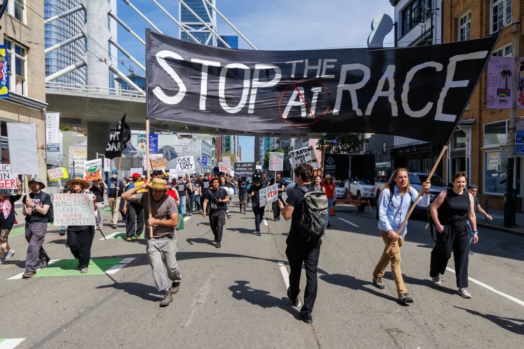 刚刚,奥特曼家被炸了