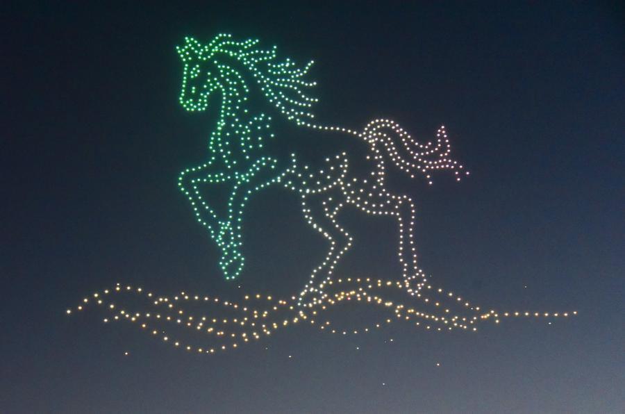 宁强县无人机表演。新华社发