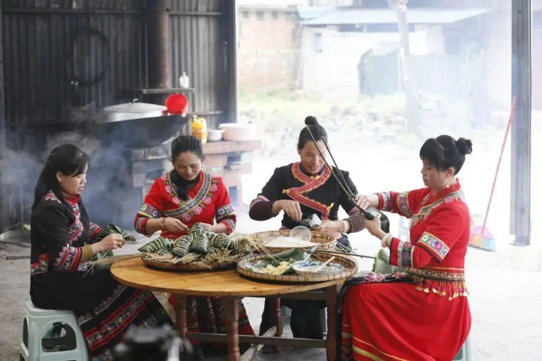 包年粽。(图/@百色融媒)