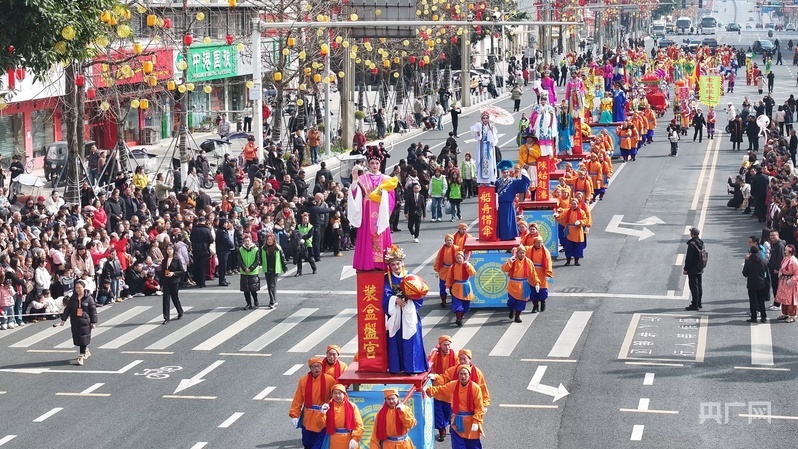热闹的绵竹年画节（央广网发 绵竹市委宣传部供图）