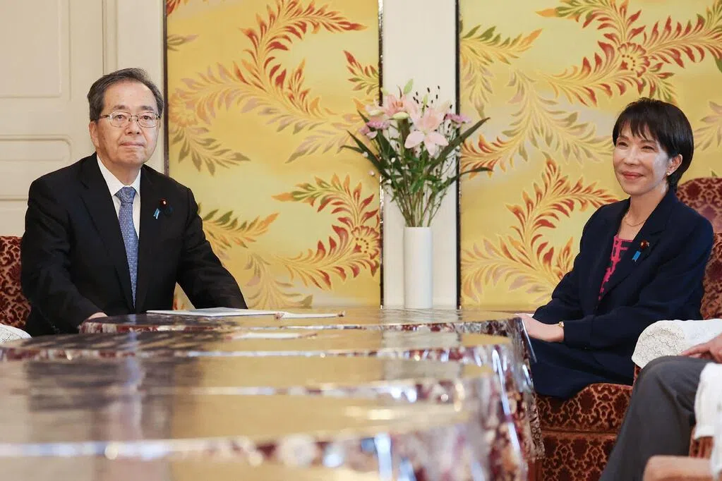 ◆2025年10月10日,公明党党首齐藤铁夫与自民党总裁高市早苗会面时,传达了“脱离执政联盟框架”的意向。