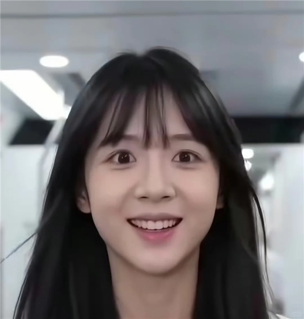 被AI脸包围的我 依然快看吐了