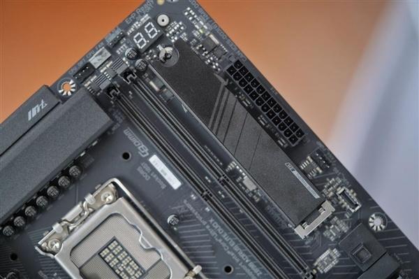 5个M.2插槽堆满！技嘉Z890 AORUS ELITE DUO X主板图赏