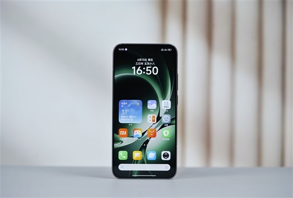 魏思琪换上新机！REDMI K90至尊版来了 小米首款风冷旗舰