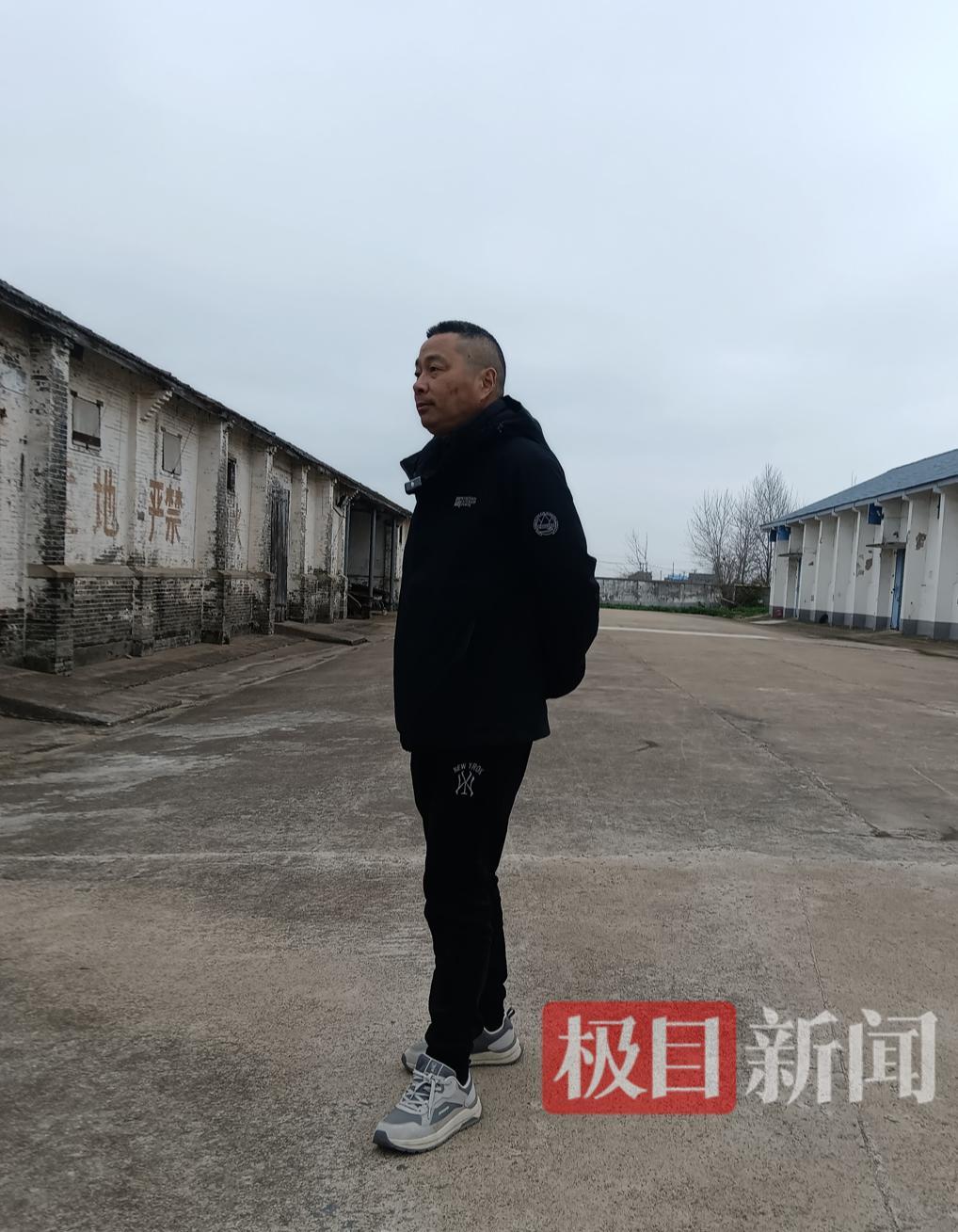 李胜在西安丰镇粮站 （极目新闻记者肖名远摄）