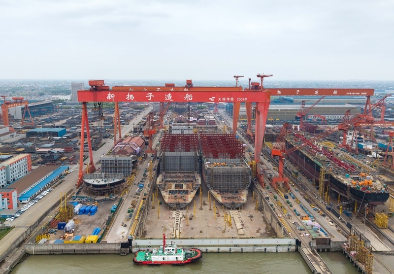 2026年4月20日,江苏靖江新扬子造船有限公司厂区,多艘大型船舶加紧建造。 IC Photo