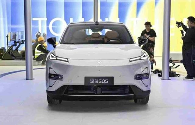全新深蓝S05:11.59万元,买激光雷达?不行,加钱上高配